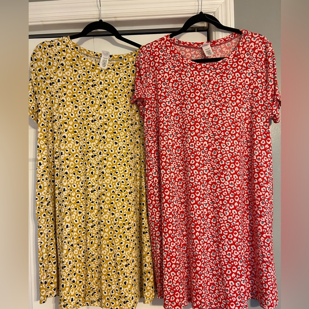 Fun leopard print t-shirt dresses. Size Large
